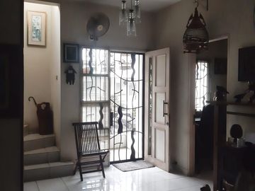 Rumah 2,5 Lantai 4 Kamar Hadap Timur di Fluorite