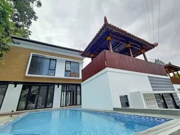 Dijual villa 3 lantai ada kolam renang dan gazebo lokasi bangunjiwo yogyakarta