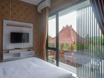 Dijual villa 3 lantai ada kolam renang dan gazebo lokasi bangunjiwo yogyakarta
