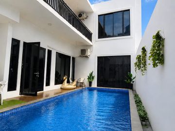 Dijual Rumah Dalam Cluster di Sektor 5 Bintaro Dengan Swimmin Pool dan KT Utama di Bawah GB-18528