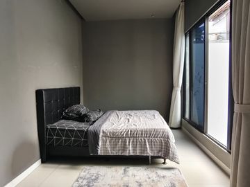 Dijual Rumah Dalam Cluster di Sektor 5 Bintaro Dengan Swimmin Pool dan KT Utama di Bawah GB-18528