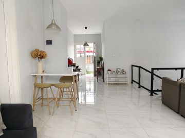 Dijual Rumah Dalam Cluster di Sektor 5 Bintaro Dengan Swimmin Pool dan KT Utama di Bawah GB-18528