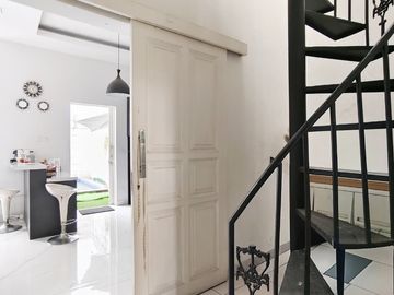 Dijual Rumah Dalam Cluster di Sektor 5 Bintaro Dengan Swimmin Pool dan KT Utama di Bawah GB-18528