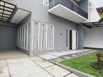 Dijual Rumah Dalam Cluster di Sektor 5 Bintaro Dengan Swimmin Pool dan KT Utama di Bawah GB-18528
