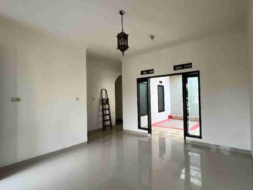 rumah siap huni komplek derwati dekat summarecon bandung kota