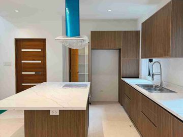 LINDENWOOD MUNTINLUPA BRAND NEW HOUSE BESIDE SUSANA HEIGHTS
