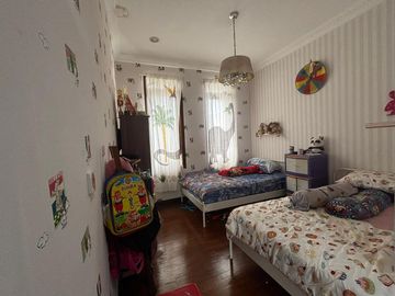 Rumah 2 Lantai 3+1 Kamar Kolam Renang di Karawaci