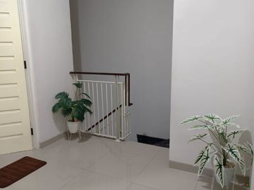 Rumah Mewah 2 Lantai Siap Huni Lokasi di Rungkut Asri Barat Surabaya