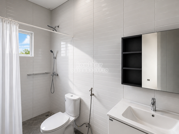 brand new! rumah di bsd. kawasan eminent prestigia. bagus siap huni. harga nego!