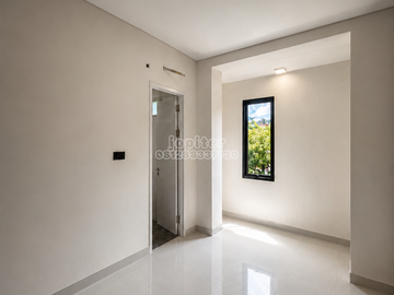 brand new! rumah di bsd. kawasan eminent prestigia. bagus siap huni. harga nego!