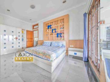 Dijual Rumah mewah Setraduta Fully furnished Siap Huni Ada Kolam renang