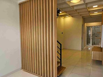 dijual murah rumah sudah renov interior customer di sektor 6 gading serpong