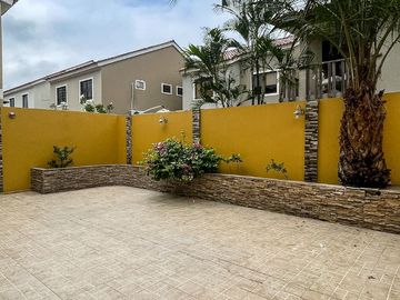 Casa en Vía a la Costa con 180 m2 de terreno y 3 dormitorios en alquiler