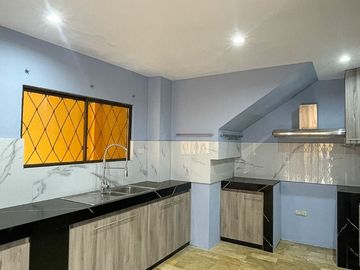Casa en Vía a la Costa con 180 m2 de terreno y 3 dormitorios en alquiler