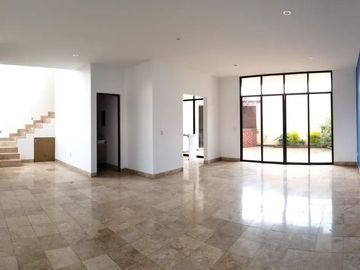 Casa en Venta en San Salvador Tizatlalli, Metepec - Accesibilidad y Seguridad en Gated Community JX