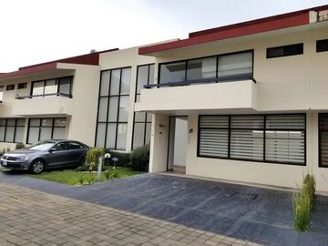 Casa en Venta en San Salvador Tizatlalli, Metepec - Accesibilidad y Seguridad en Gated Community JX