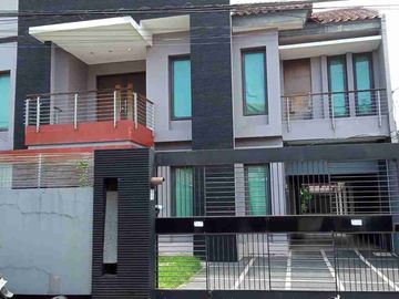 Dijual Rumah dengan Private Pool di Kelapa Dua Wetan, Jakarta Timur