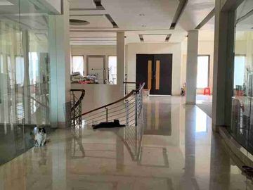 Dijual Rumah dengan Private Pool di Kelapa Dua Wetan, Jakarta Timur