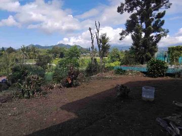 Di jual villa dan tanah kosong di bawah harga pasaran .lokasi sangat strategis dekat taman bunga nusantara ci panas.sangat cocok untuk villa keluarga dan komersial .