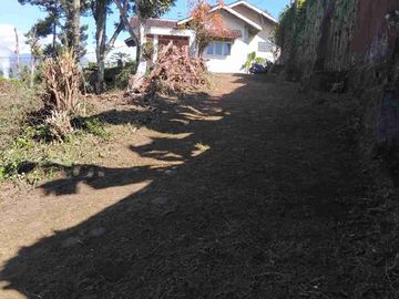Di jual villa dan tanah kosong di bawah harga pasaran .lokasi sangat strategis dekat taman bunga nusantara ci panas.sangat cocok untuk villa keluarga dan komersial .