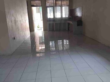 Di jual villa dan tanah kosong di bawah harga pasaran .lokasi sangat strategis dekat taman bunga nusantara ci panas.sangat cocok untuk villa keluarga dan komersial .