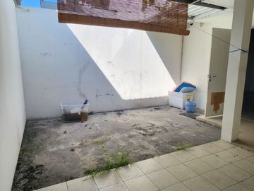Disewakan Rumah di Puri Surya Jaya 2 lantai