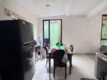 Rumah Siap Huni Dalam Town House Eksklusif - Hanya 2 KM ke Tol Krukut