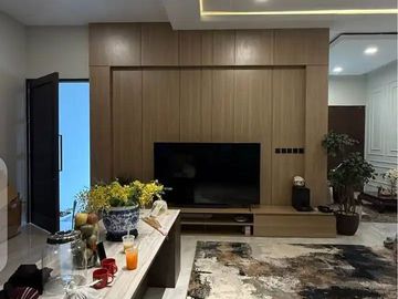 Lokasi Prima! Rumah Modern Furnished di Parakan Batununggal, Dekat Akses Tol & Pusat Kota