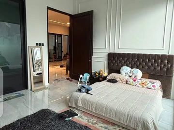 Lokasi Prima! Rumah Modern Furnished di Parakan Batununggal, Dekat Akses Tol & Pusat Kota