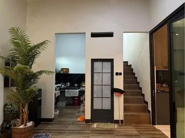 Lokasi Prima! Rumah Modern Furnished di Parakan Batununggal, Dekat Akses Tol & Pusat Kota