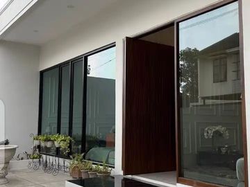 Lokasi Prima! Rumah Modern Furnished di Parakan Batununggal, Dekat Akses Tol & Pusat Kota