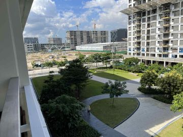 3 Bedroom with Parking For Rent The Veranda Arca South Taguig