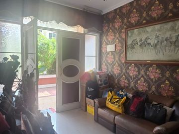 DIJUAL CEPAT RUMAH SEMI FURNISHED TAMAN BELAKANG LUAS @RUMAH FLORENCE PIK 1