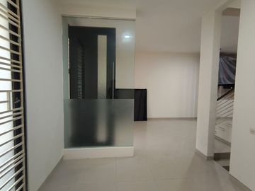 2 LANTAI – LUAS 108M2!! JUAL CEPAT RUMAH PERUM PANTAI MENTARI CLUSTER THE HAVENS – KENJERAN KEC. BULAK SURABAYA