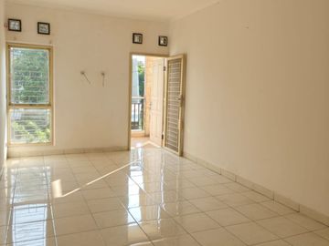 DIJUAL RUMAH HADAP BARAT @TAMAN KENCANA JAKARTA BARAT