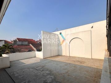 DIJUAL Rumah Hook Modern Tropis dengan Swimming Pool di Blok Terdepan Pondok Blimbing Indah, Araya Malang