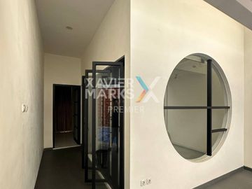 DIJUAL Rumah Hook Modern Tropis dengan Swimming Pool di Blok Terdepan Pondok Blimbing Indah, Araya Malang