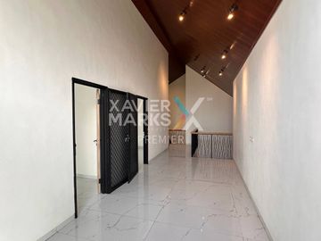 DIJUAL Rumah Hook Modern Tropis dengan Swimming Pool di Blok Terdepan Pondok Blimbing Indah, Araya Malang