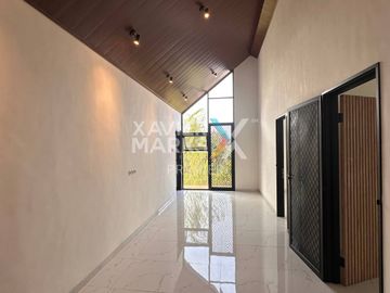 DIJUAL Rumah Hook Modern Tropis dengan Swimming Pool di Blok Terdepan Pondok Blimbing Indah, Araya Malang