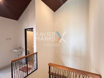 DIJUAL Rumah Hook Modern Tropis dengan Swimming Pool di Blok Terdepan Pondok Blimbing Indah, Araya Malang