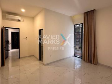 DIJUAL Rumah Hook Modern Tropis dengan Swimming Pool di Blok Terdepan Pondok Blimbing Indah, Araya Malang