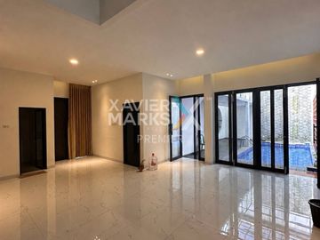 DIJUAL Rumah Hook Modern Tropis dengan Swimming Pool di Blok Terdepan Pondok Blimbing Indah, Araya Malang