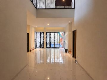 DIJUAL Rumah Hook Modern Tropis dengan Swimming Pool di Blok Terdepan Pondok Blimbing Indah, Araya Malang
