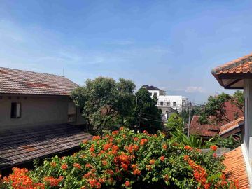 rumah terawat luas 320m di cigadung dago bandung utara