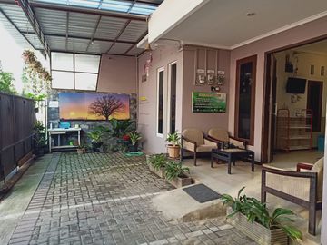 DIJUAL RUMAH KOST PREMIUM FULL ANAK KOST JALAN BUNGA2 SUHAT (DEKAT BUNGA CENGKEH)