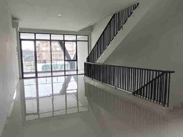 Oxford Square Yosega 2 Muka 4 Lantai Kawasan Victoria Central  District Gading Serpong