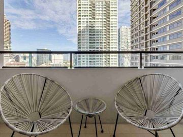 Furnished 1 Bedroom at The Alcoves beside Ayala Mall Cebu | ALL IN PRICE