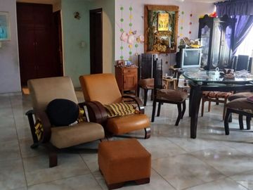 CASA ESQUINERA CON LOCAL EN VENTA SANTA ANA - COMPARTIR