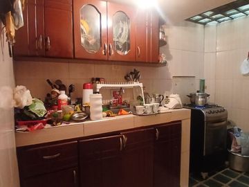 CASA ESQUINERA CON LOCAL EN VENTA SANTA ANA - COMPARTIR