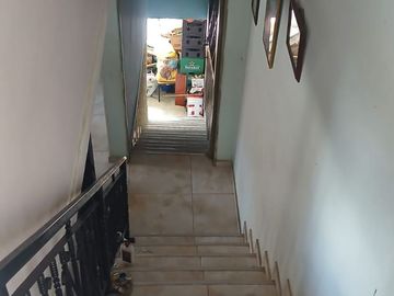 CASA ESQUINERA CON LOCAL EN VENTA SANTA ANA - COMPARTIR